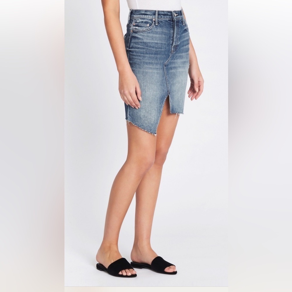 MOTHER • The Tomcat Slide Mini Fray Skirt